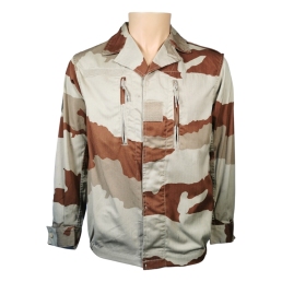 veste militaire F2 désert camouflage daguet, vue de face, poches poitrine zippées et velcro, occasion