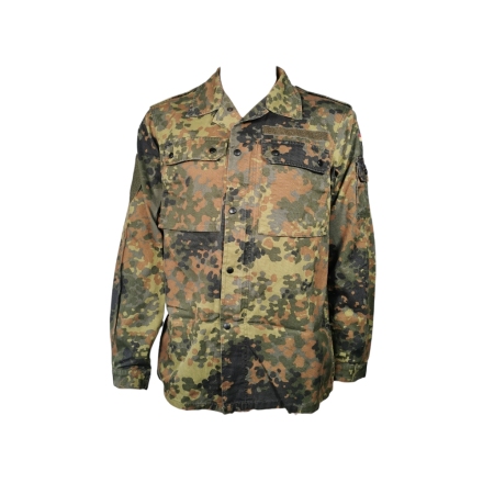 veste treillis allemande BW flecktarn occasion, vue de face, poches poitrine, épaulettes