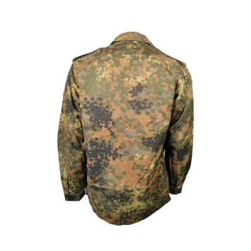 veste militaire allemande flecktarn, vue de dos, emmanchures et base arrondie