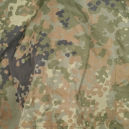 camouflage flecktarn Bundeswehr, détail matière, teintes vert clair, brun, noir