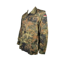 treillis allemand flecktarn, trois-quarts droit, poches poitrine et patte épaule