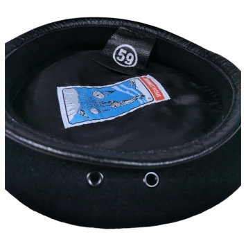 intérieur béret commando noir, œillets de ventilation, étiquette de taille, bord cuir.