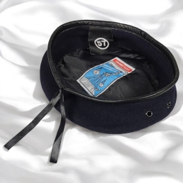 intérieur béret commando noir, vue en perspective, rubans, œillets et bord cuir.