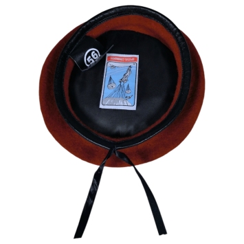 béret commando rouge laine, vue de profil, bord cuir et œillets d’aération