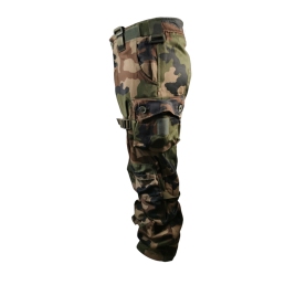 pantalon militaire T4S1 CCE, vue de profil gauche, poches cargo compartimentées et sangle de cuisse