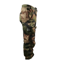 pantalon T4S1 félin CCE, détail jambe droite, renforts genoux et réglages bas de jambe