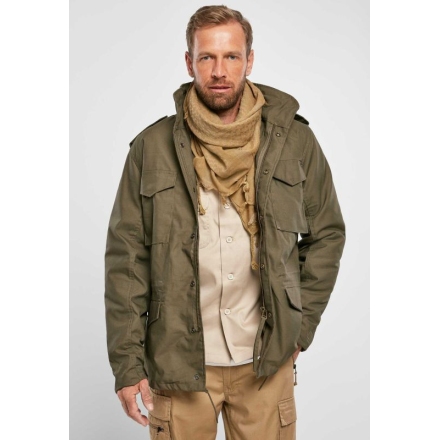 veste m65 classic brandit noire portée par un homme, coupe ample, capuche dans le col