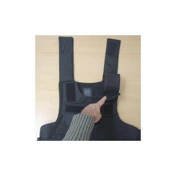 églage des bretelles auto-agrippantes sur housse gilet pare-balles MOLLE