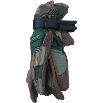 clip porte-accessoires anti-perte FLEXCLIP maintenant une paire de gants, fixation rapide sur sangle