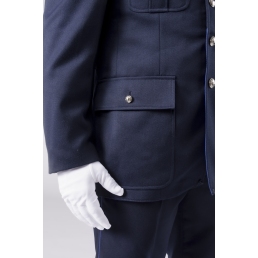 gants blancs d’uniforme de cérémonie DMB, portée main droite, rendu blanc sur tenue sombre