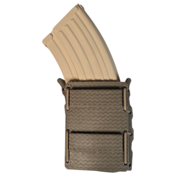 porte-chargeur FLEX-RS coyote marron de face avec chargeur pmag 5.56, nervures latérales et passage de sangle MOLLE.