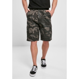 short treillis homme Brandit BDU ripstop dark camo, porté vue de face, coupe au genou et poches cargo latérales