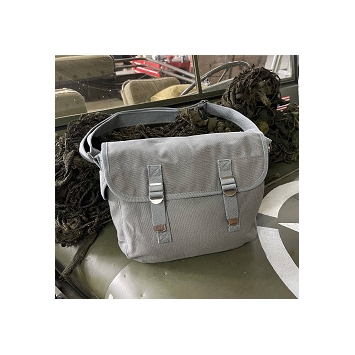 Musette en toile gris style US seconde guerre mondiale format simple, léger à porter, accès rapide au contenu