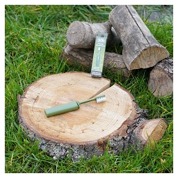 Brosse à dents de voyage pliable pensée pour gagner de la place dans une trousse