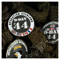 Badge D-Day 44 Pin's Allied Flags Fixation papillon : pose rapide sur textile compatible.