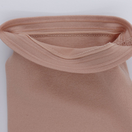 Manchettes cache tatouage couleur chair Bandes silicone intérieures : aident les manchettes à rester en place.