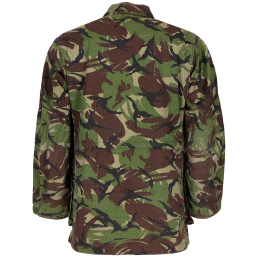 Veste militaire DPM  2 grandes poches poitrine à rabat boutonné, 2 poches zippées poitrine et 2 grandes poches basses.