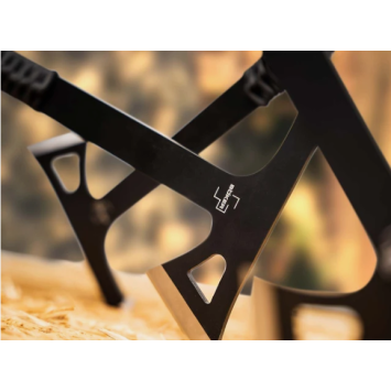 Usage : axe throwing (lancer de hache) sur cible, loisir / entraînement