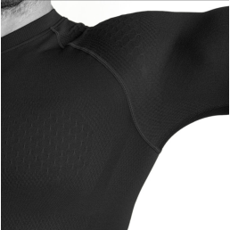 Coupe ergonomique effet seconde peau, stretch multidirectionnel et zones de compression.