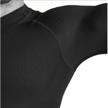 Coupe ergonomique effet seconde peau, stretch multidirectionnel et zones de compression.