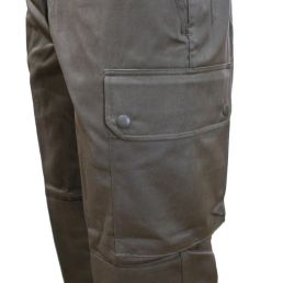 pantalon f2 satin vert, détail poche cargo à pression, surpiqûres et soufflet