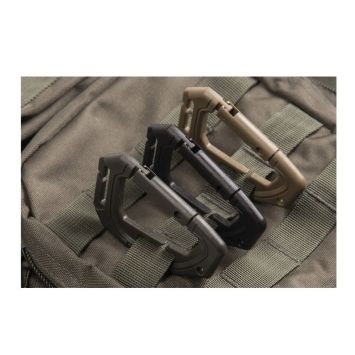 Mousqueton noir Fixation MOLLE sur équipement compatible : sac, gilet, pochette ou passant.