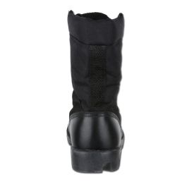 Rangers militaires Boots Noires  tige haute, talon renforcé et laçage par 9 œillets métalliques.
