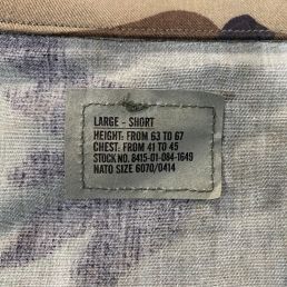 étiquette intérieure large short, mensurations et nsn visibles