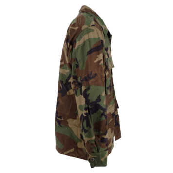 veste us army woodland, vue de profil gauche, manches longues et patte de poignet