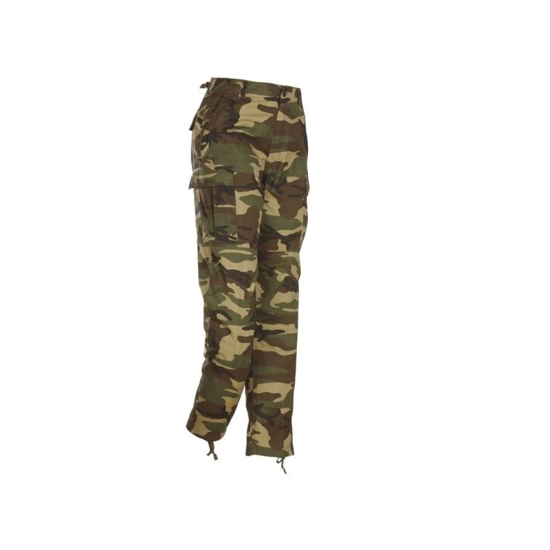 pantalon militaire bdu parks woodland, vue de profil, poches cargo visibles
