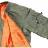 bombers MA1 vert, doublure orange matelassée, détail poche manche gauche