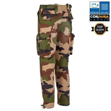 pantalon militaire opex cce, profil gauche, poche cargo volumineuse, renfort genou, zip bas de jambe