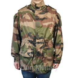 veste de combat t4s2 camouflage ce, vue de face, zone chaude ripstop, serrage taille et poches cargo à boutons 
Dan Military