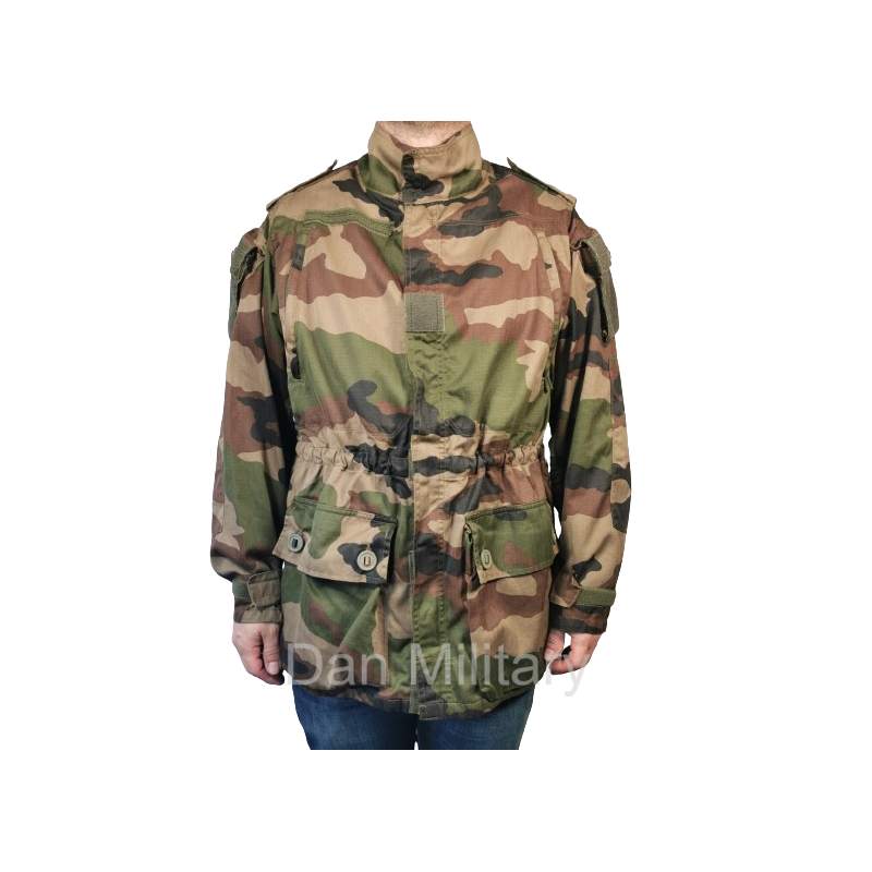 veste de combat t4s2 camouflage ce, vue de face, zone chaude ripstop, serrage taille et poches cargo à boutons 
Dan Military