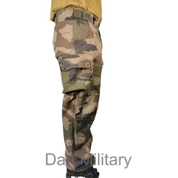 treillis militaire t4s2 camouflage ce, vue de profil droit, poche cargo et couture latérale.