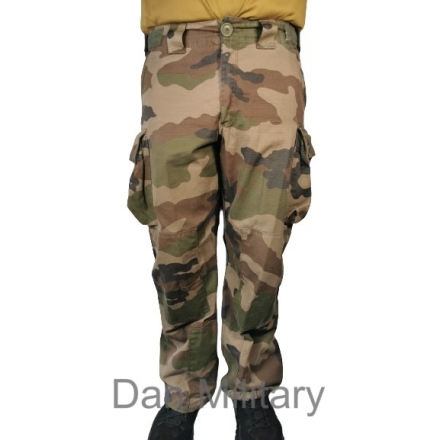pantalon de combat t4s2 camouflage ce zone tempérée, vue de face, poches cargo.