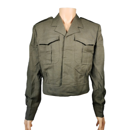 veste militaire belge années 70, vert olive, vue de face, deux poches poitrine à rabat