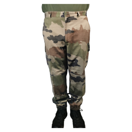 pantalon militaire f2 camouflage ce occasion, vue de face, poches cargo et serrage bas de jambe