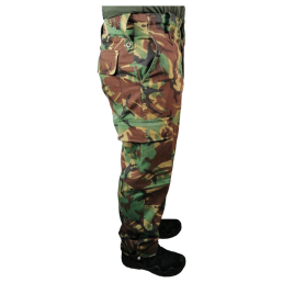 pantalon dpm armée britannique, vue de profil droit, coupe droite et soufflets de poche