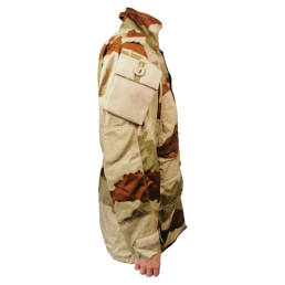 veste militaire t4s2 désert, profil droit, poche d’épaule à rabat