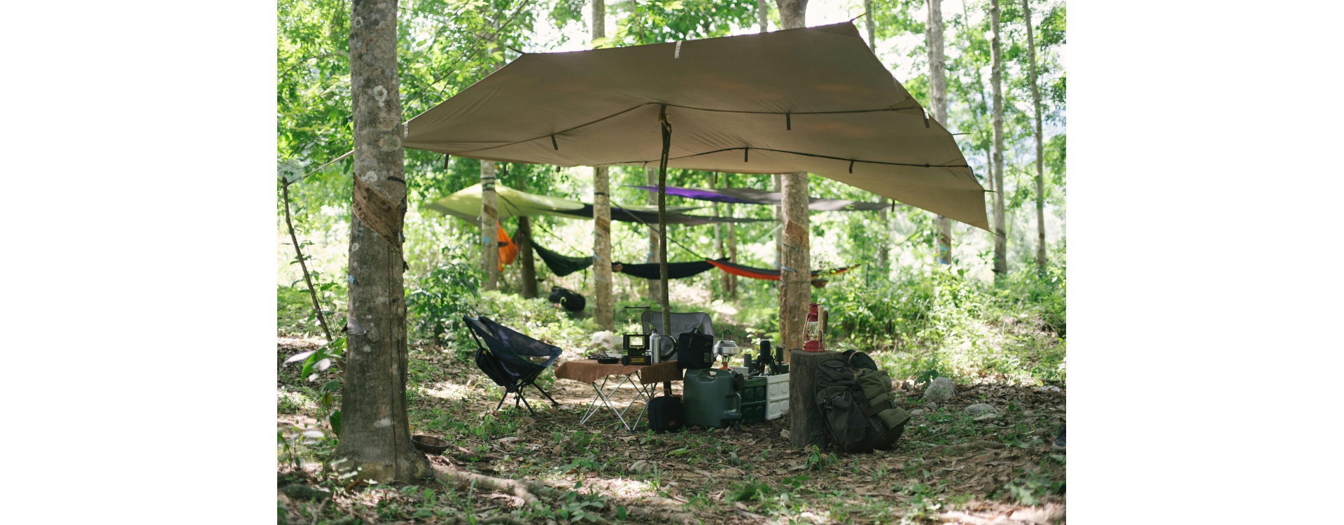 Tarp ou tente pour dormir dehors ? Le choix des baroudeurs